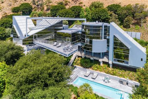 architect of modern metal houses in malibu|In Malibu, Ed Niles’ futuristic glass fortress aims for .